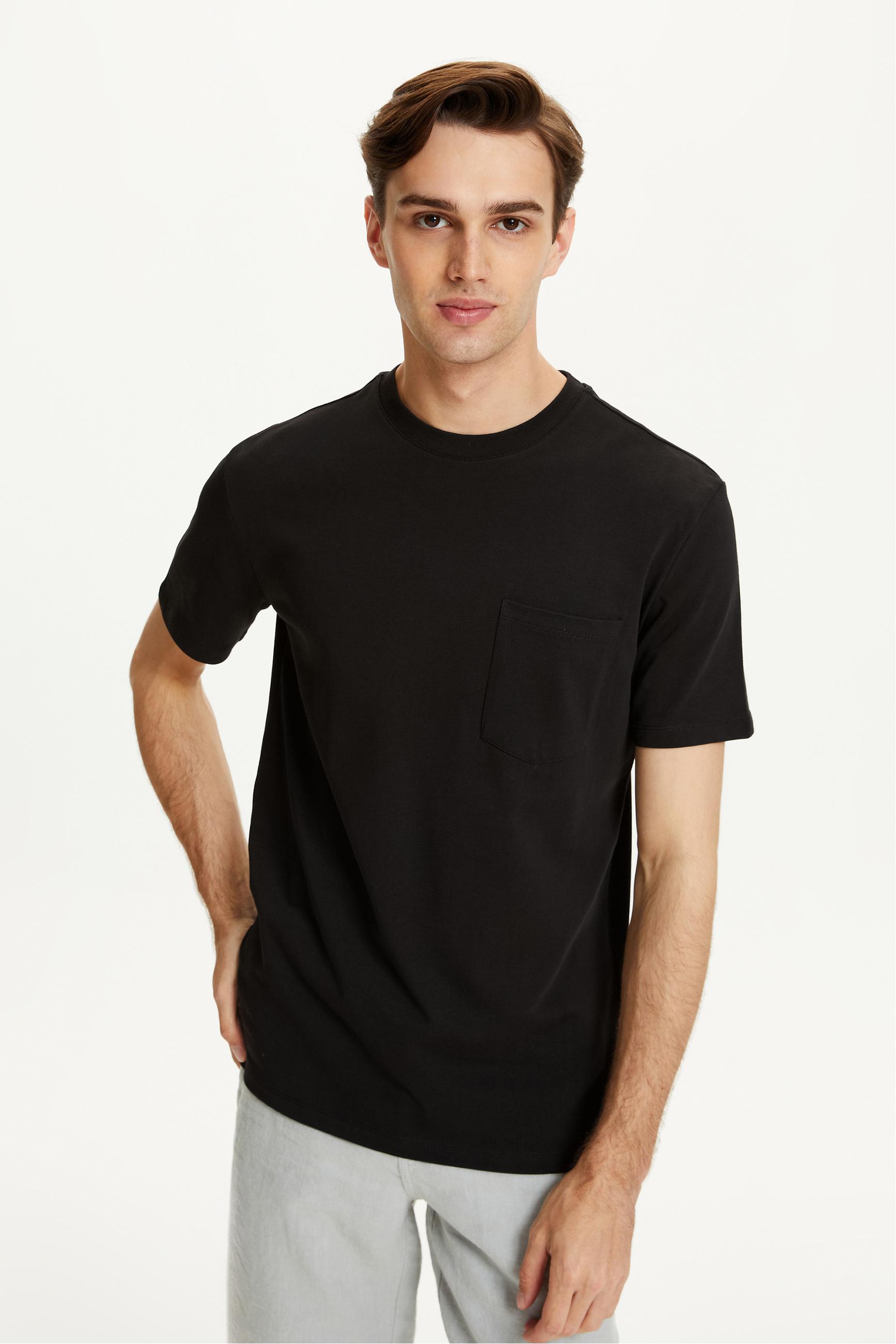 CEP DETAYLI BİSİKLET YAKA KISA KOLLU T-SHIRT