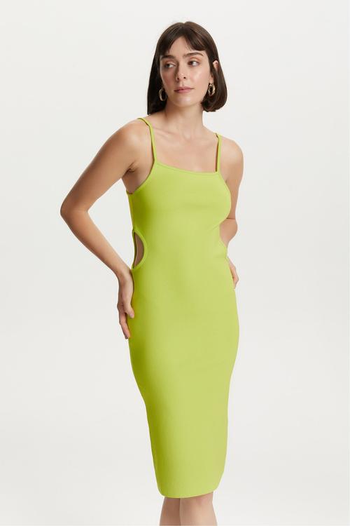  ASKILI DAR KESİM MİNİ ELBİSE