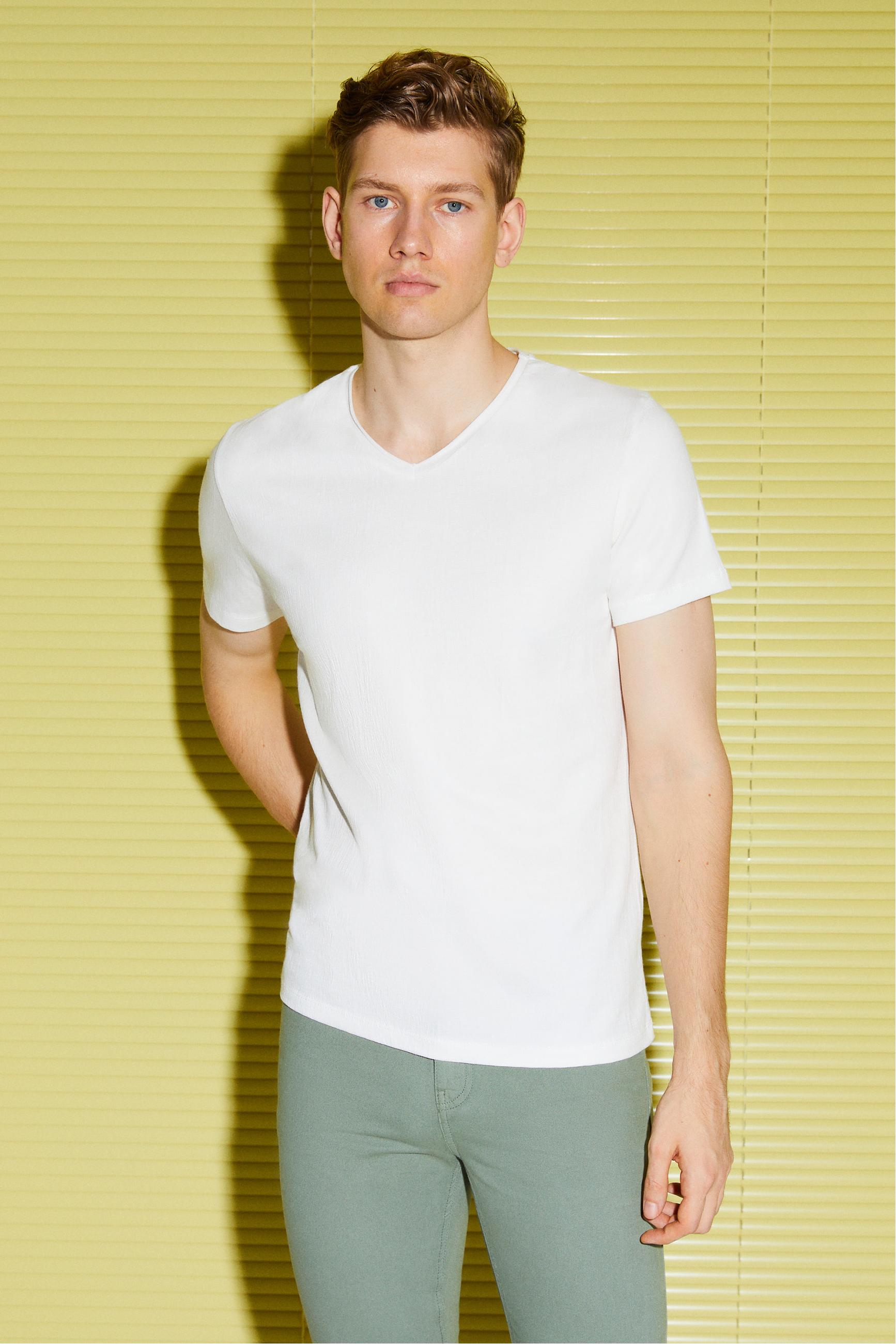 V YAKA KISA KOLLU BASIC T-SHIRT