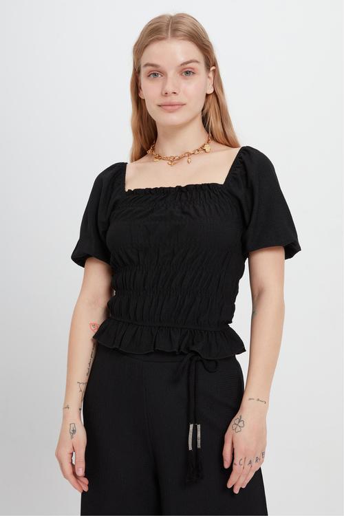  FIRFIR DETAYLI GİPELİ DÜŞÜK OMUZ BLUZ