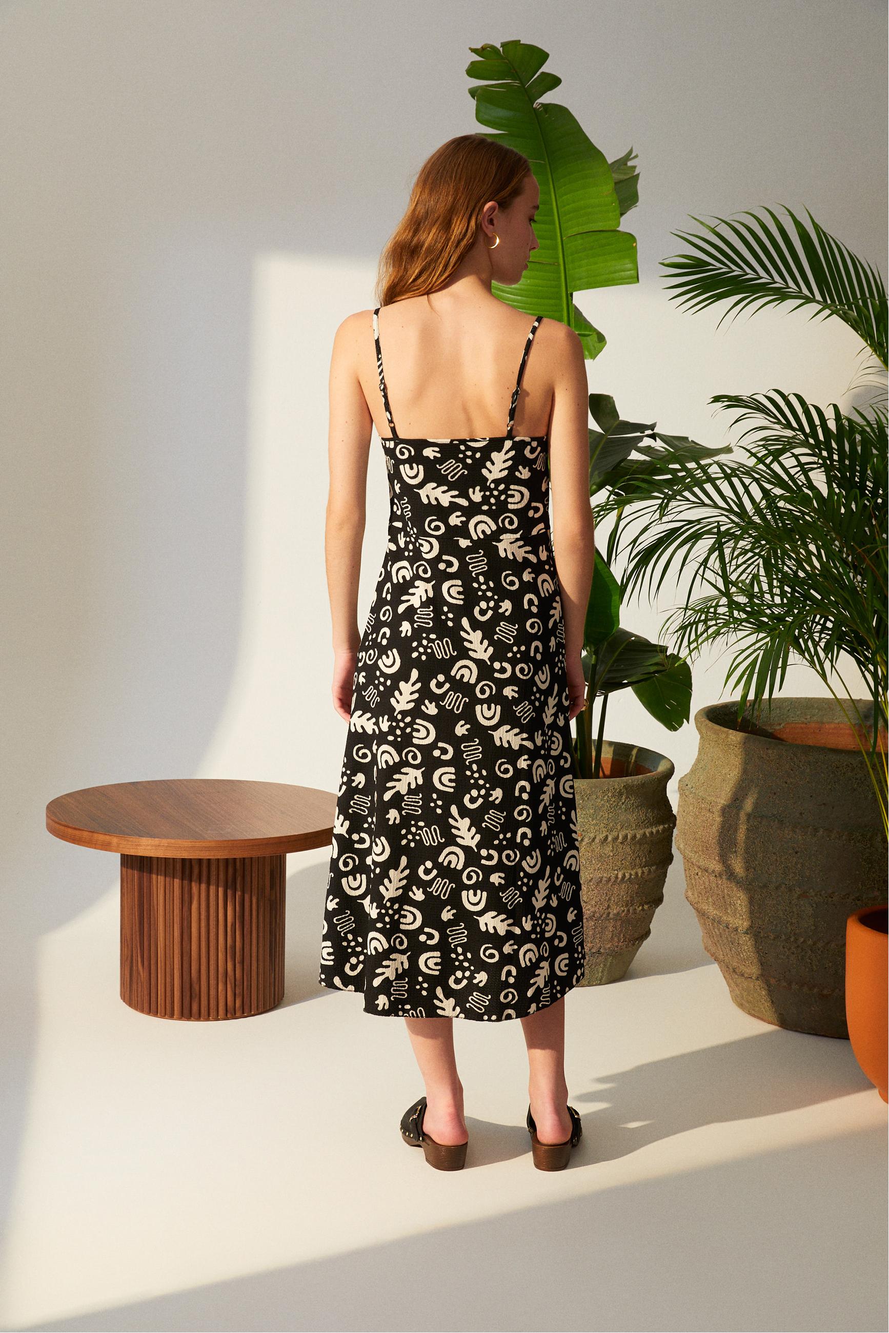 DESENLİ İNCE ASKILI UZUN ELBİSE