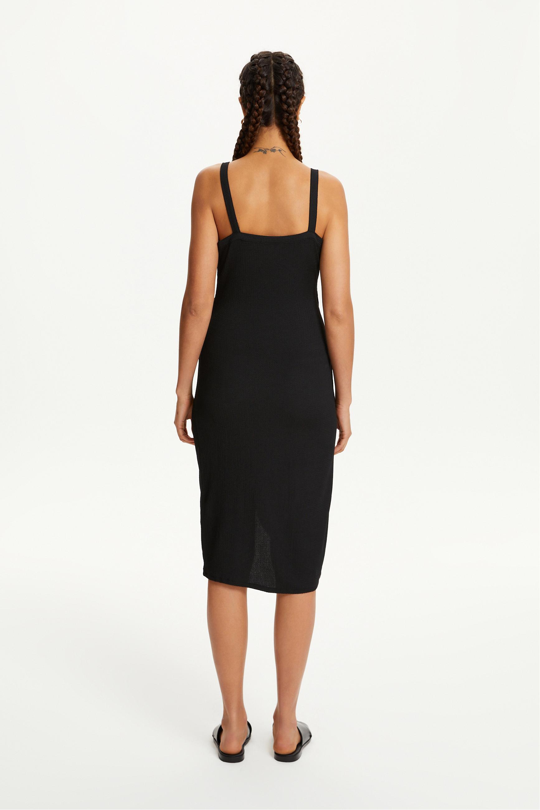 DOKULU KRUVAZE KESİM MİDİ ELBİSE