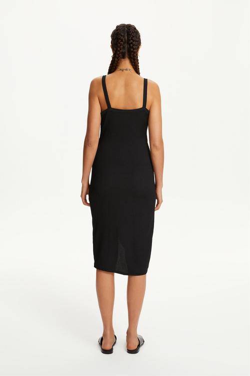  DOKULU KRUVAZE KESİM MİDİ ELBİSE