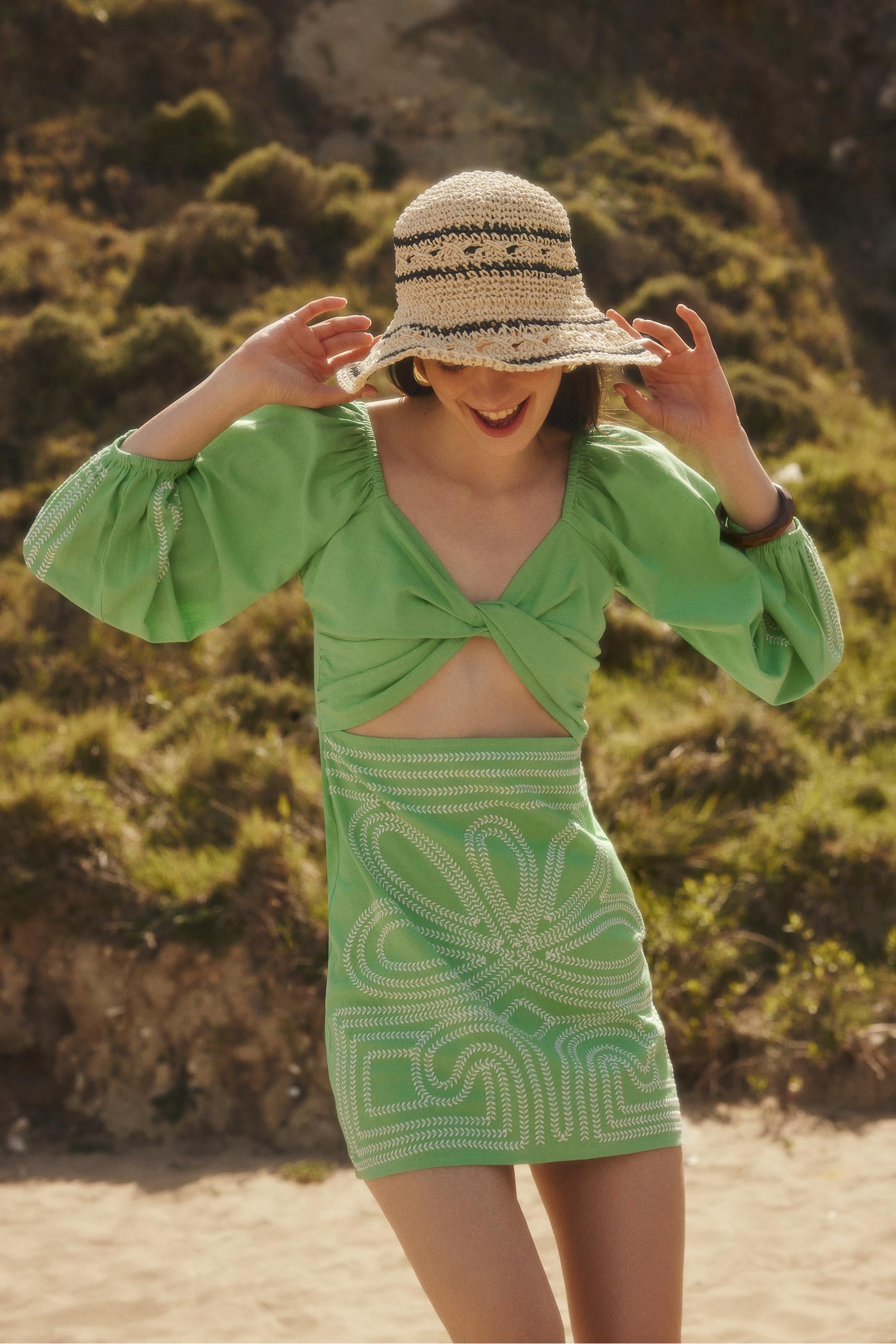 NAKIŞLI BÜZGÜLÜ MİNİ ELBİSE