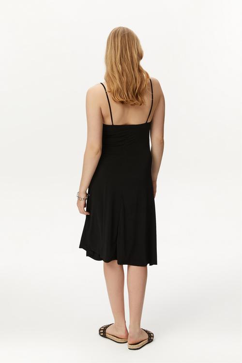  ASKILI DÜZ KESİM MİDİ ELBİSE