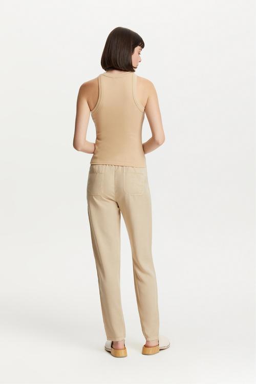  AÇIK YAKA KOLSUZ ATLET