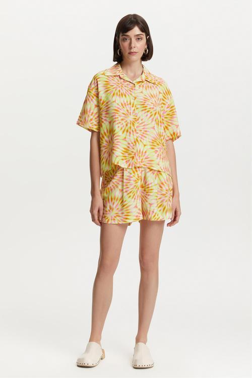  DESENLİ KISA KOLLU VİSKOZ GÖMLEK