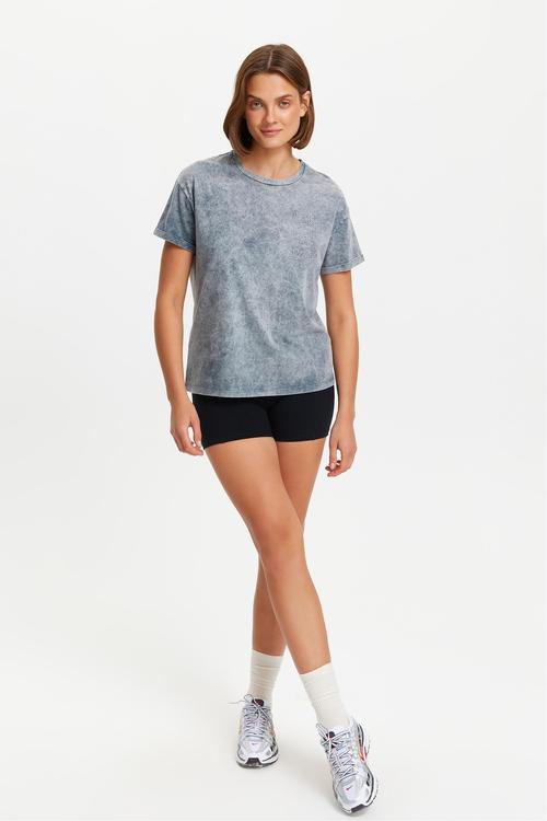  SLOGAN DETAYLI BİSİKLET YAKA T-SHIRT