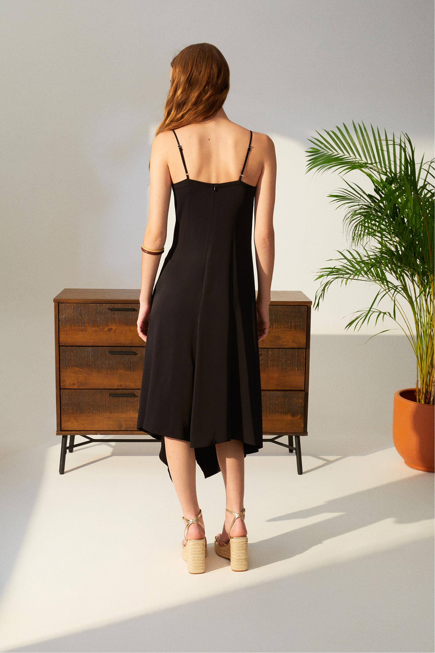 YIRTMAÇLI DEGAJE YAKA MİDİ ELBİSE