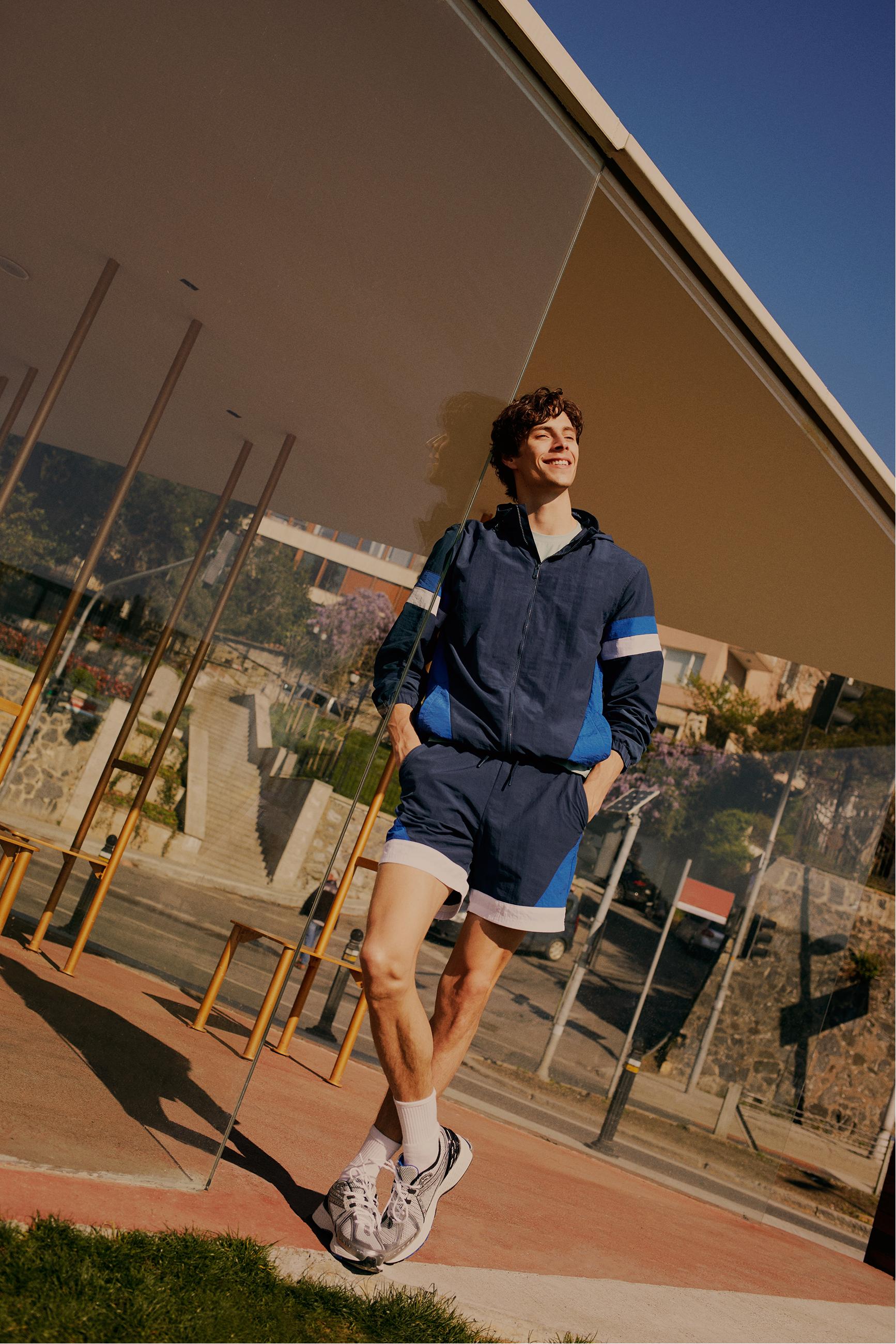 KAPÜŞONLU SU İTİCİ YAĞMURLUK