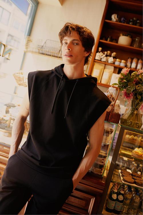  KAPÜŞONLU KISA KOLLU SWEATSHIRT