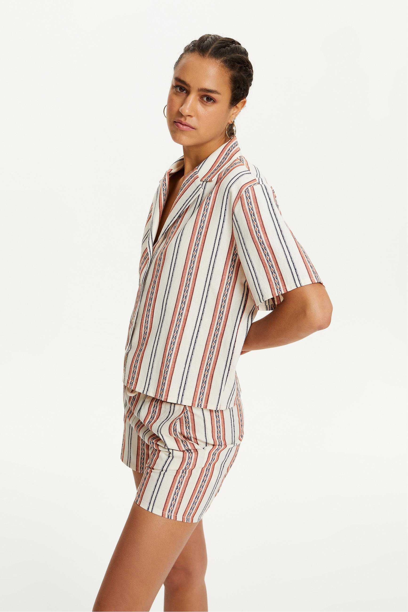 ETNİK NAKIŞLI RAHAT KESİM GÖMLEK