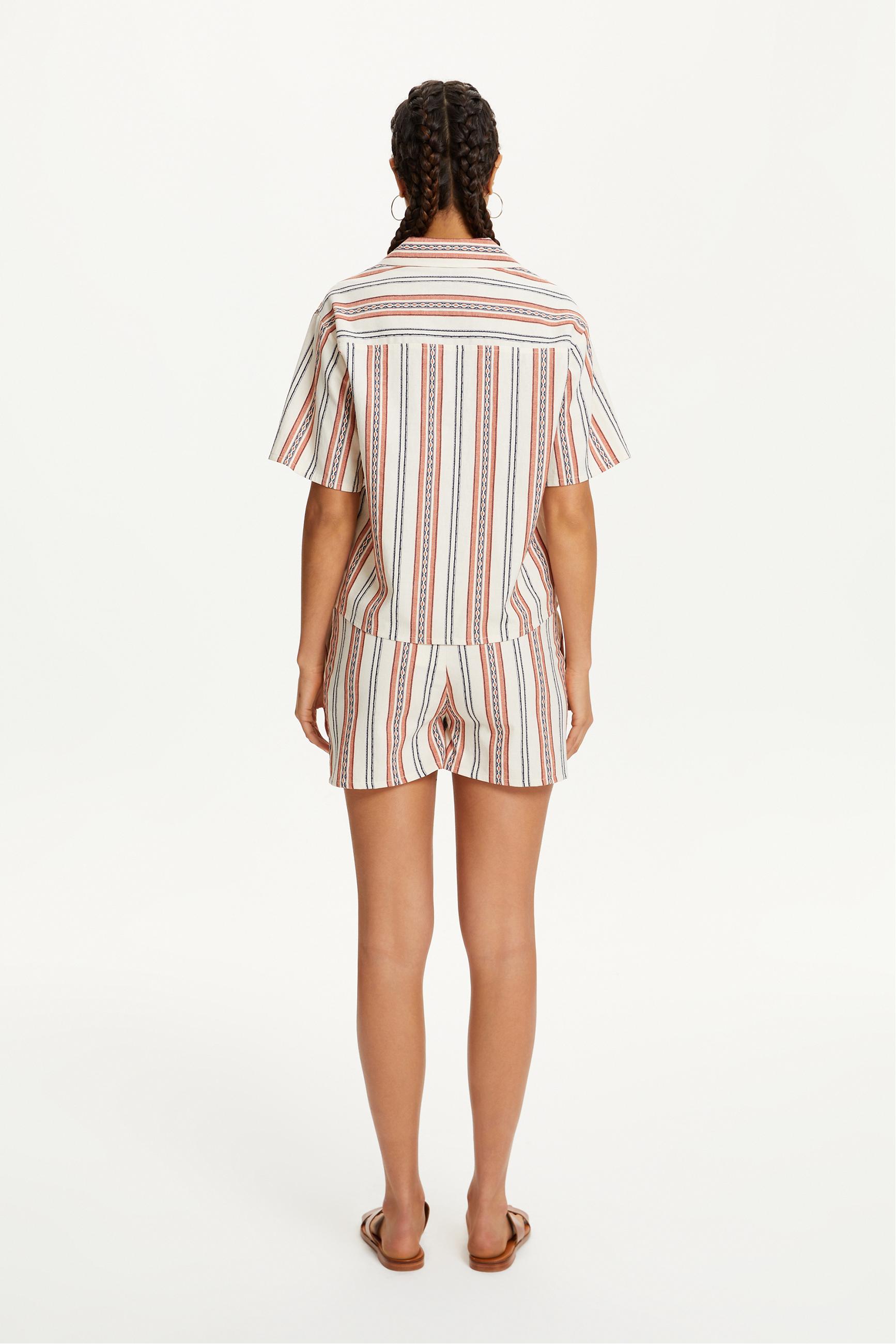 ETNİK NAKIŞLI RAHAT KESİM GÖMLEK