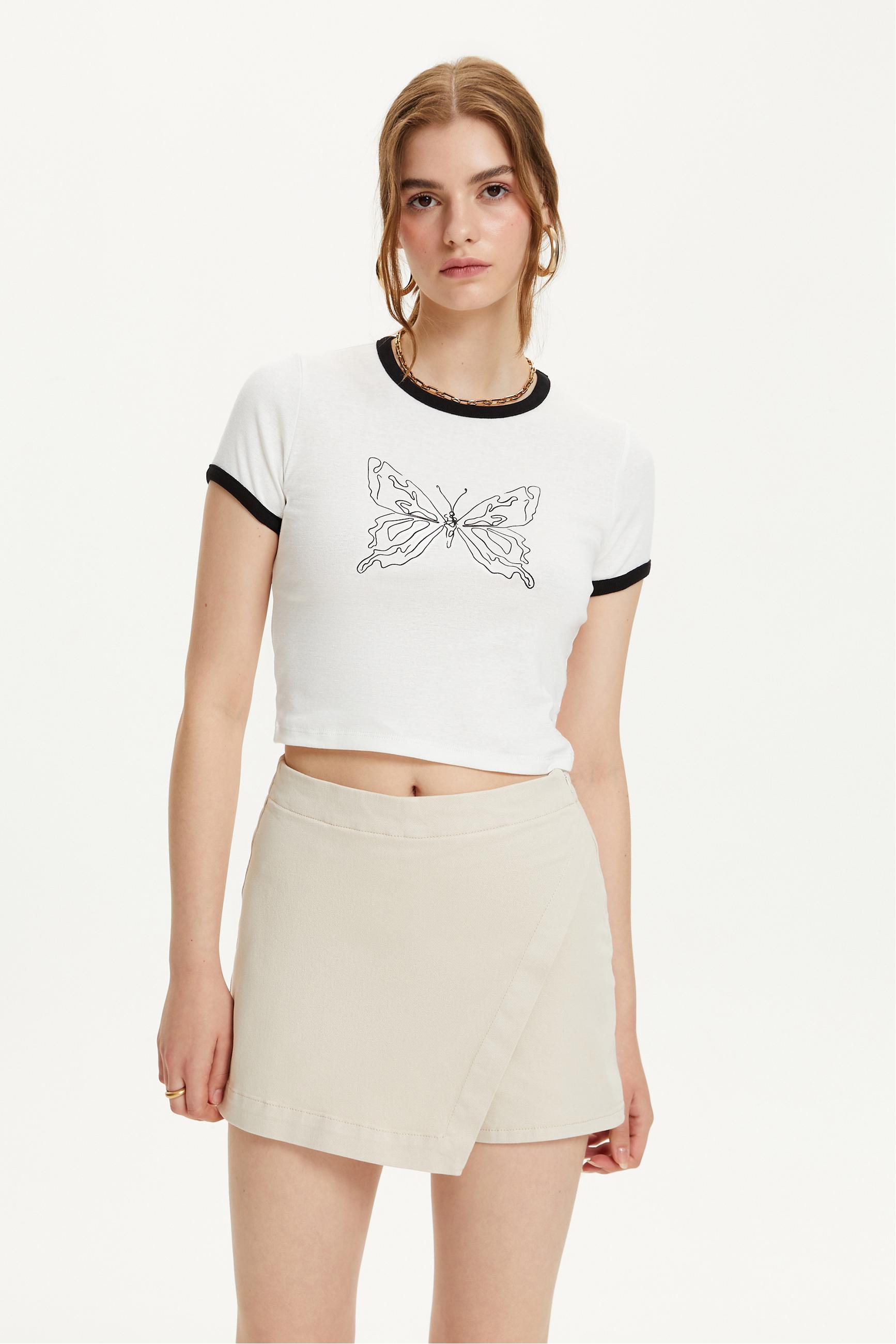 KELEBEK BASKILI BİSİKLET YAKA T-SHIRT