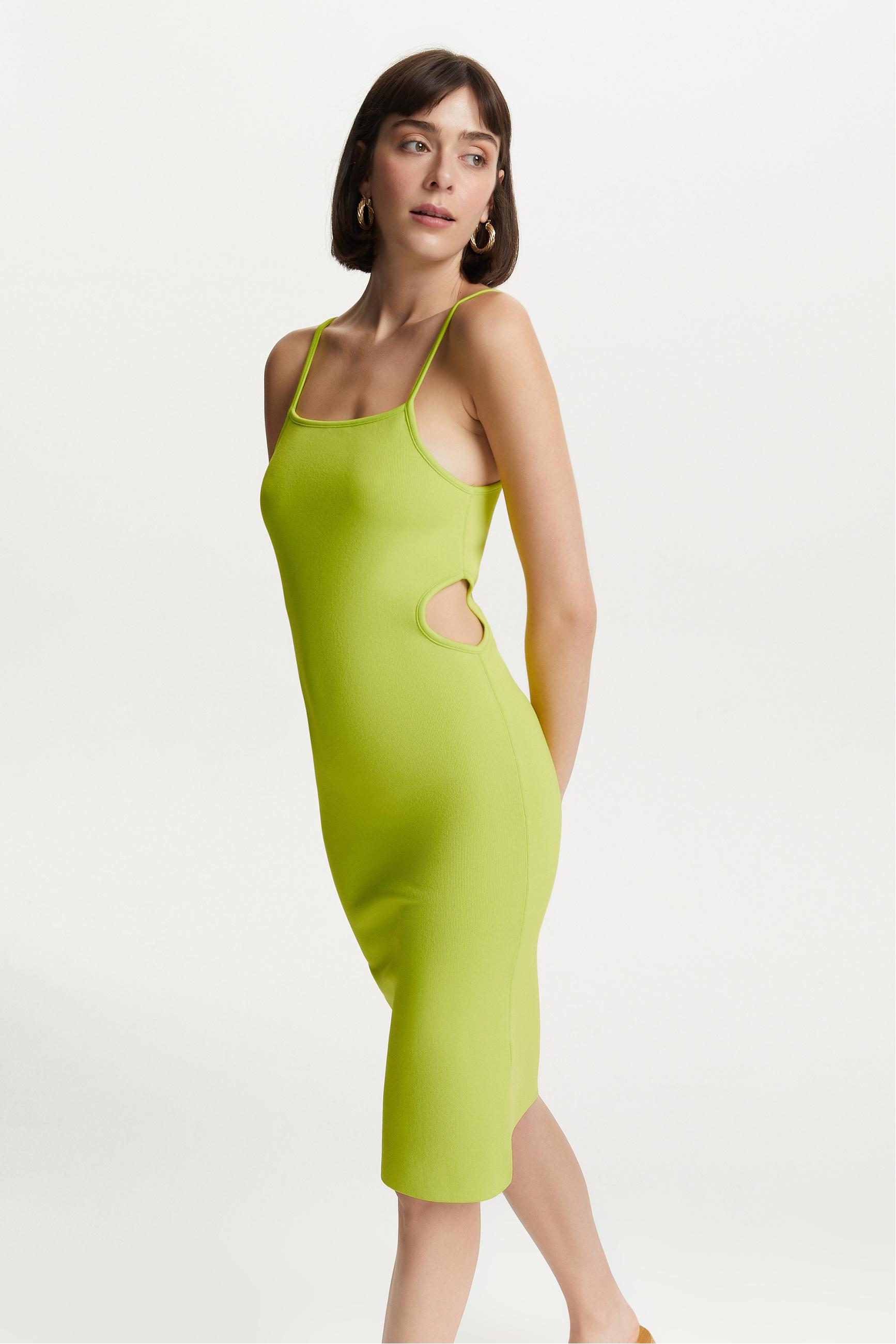 ASKILI DAR KESİM MİNİ ELBİSE