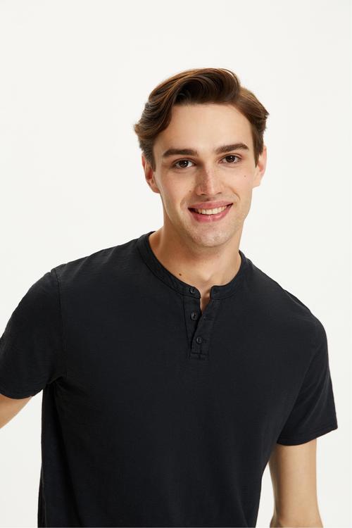  DÜĞMELİ KISA KOLLU T-SHIRT