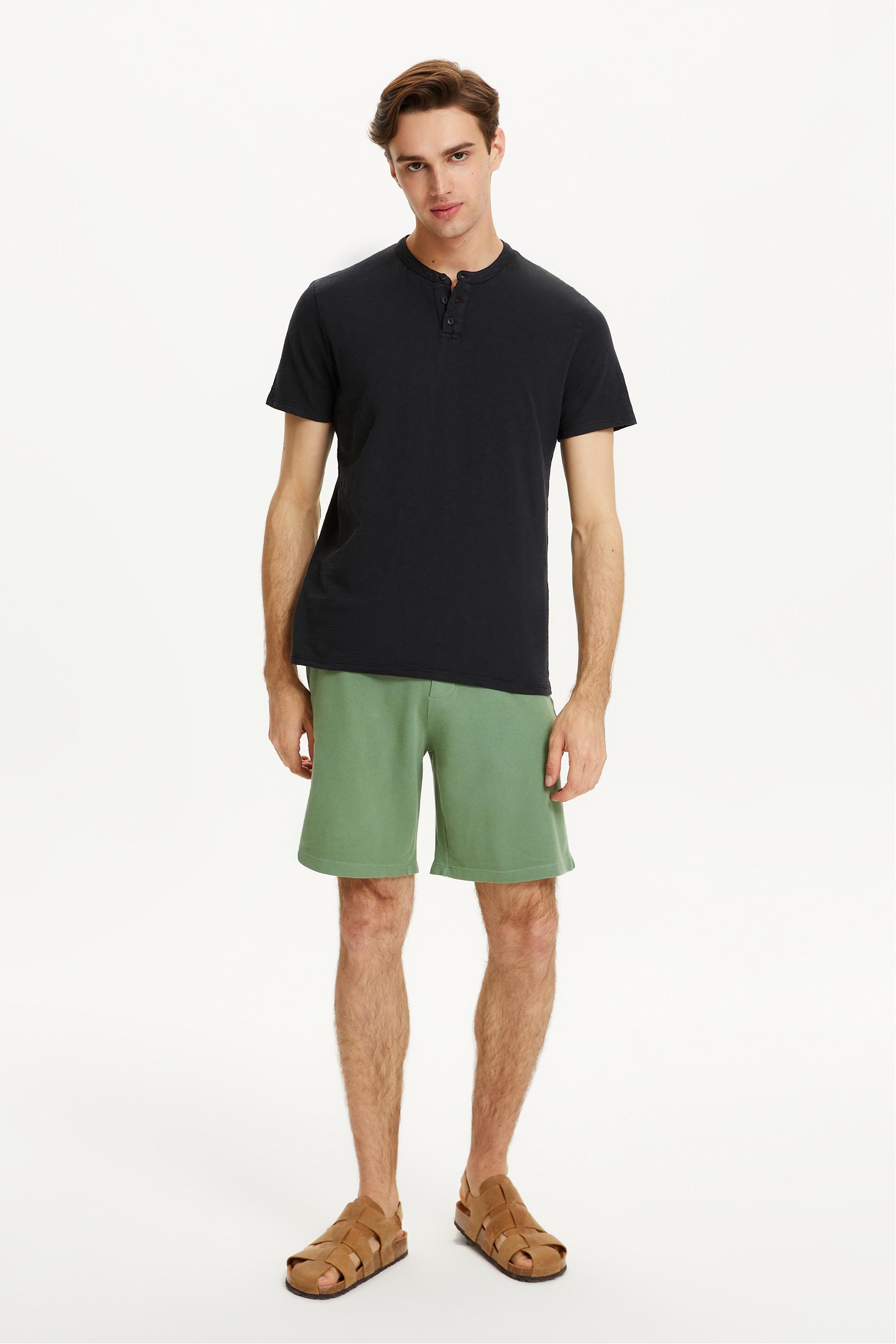 DÜĞMELİ KISA KOLLU T-SHIRT