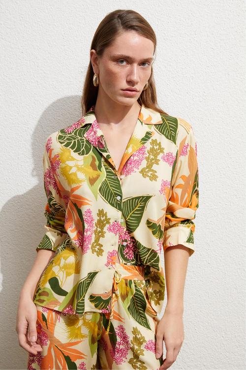  TROPİKAL DESENLİ REGULAR FIT GÖMLEK