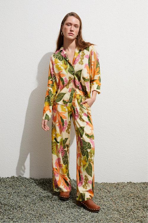  TROPİKAL DESENLİ REGULAR FIT GÖMLEK