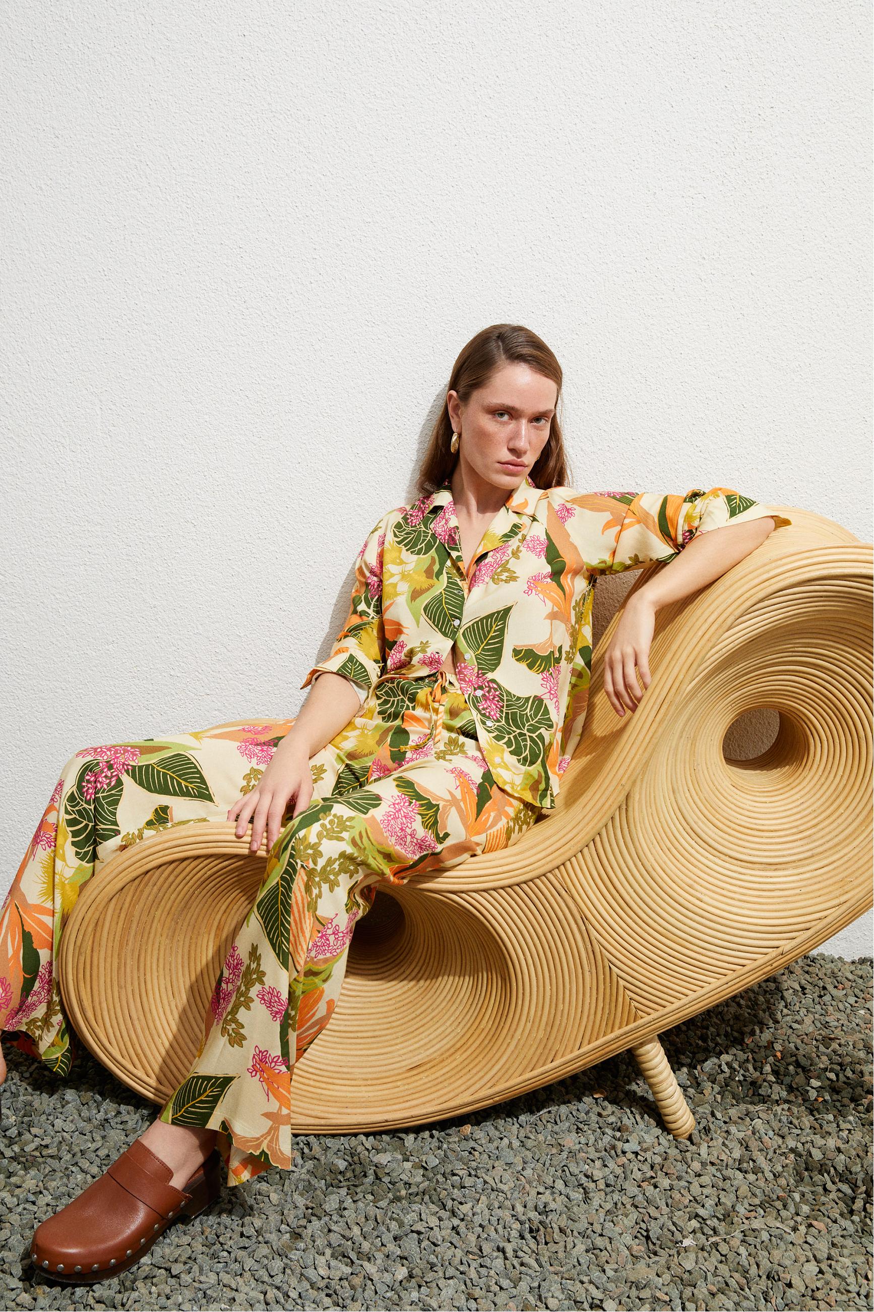 TROPİKAL DESENLİ REGULAR FIT GÖMLEK