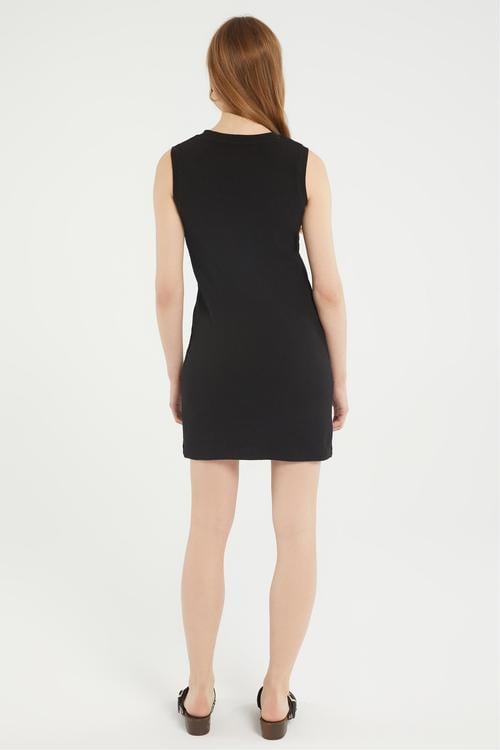  KOLSUZ DAR KESİM MİNİ ELBİSE