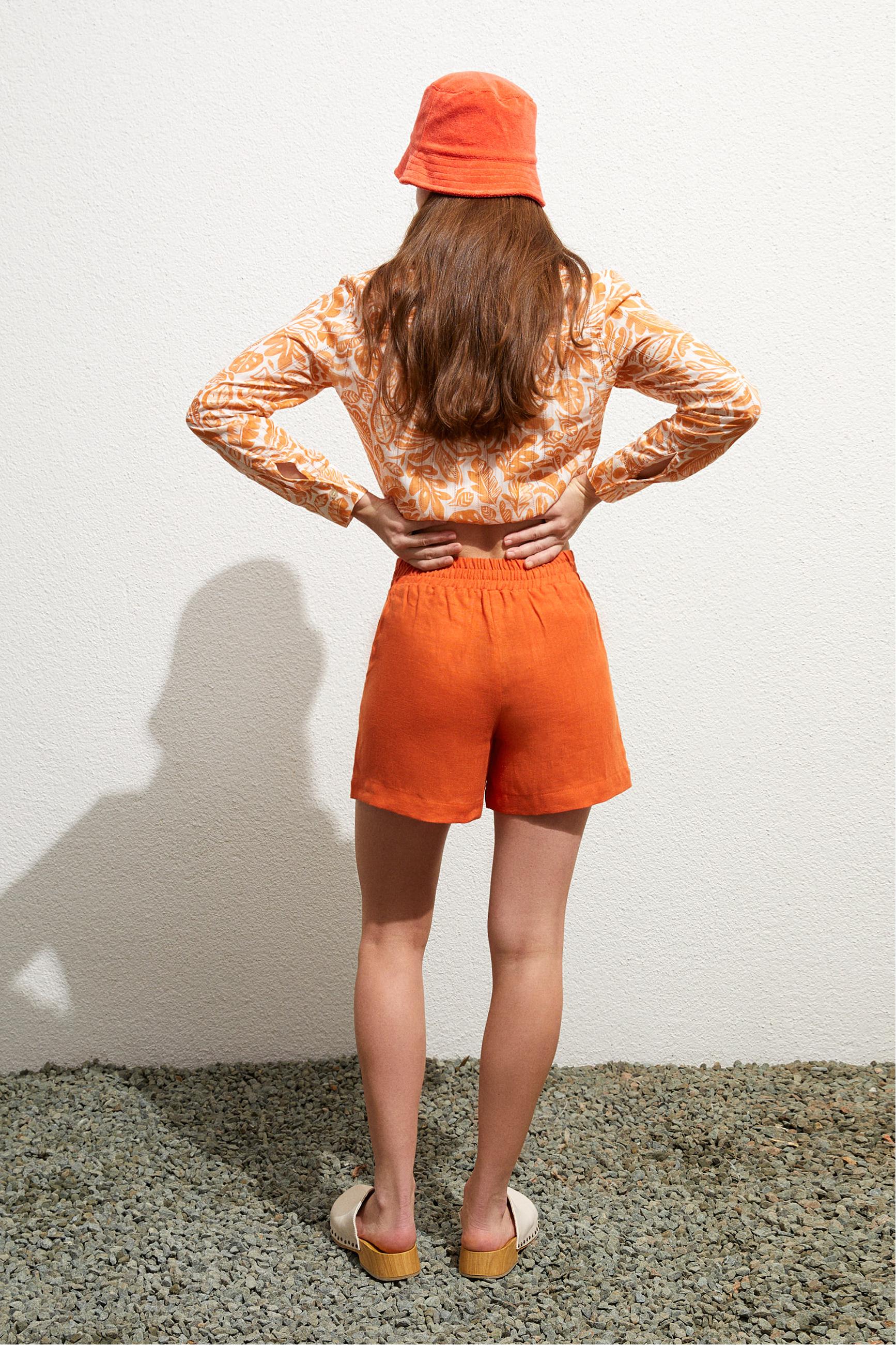 BAĞLAMA DETAYLI MİNİ KETEN ŞORT