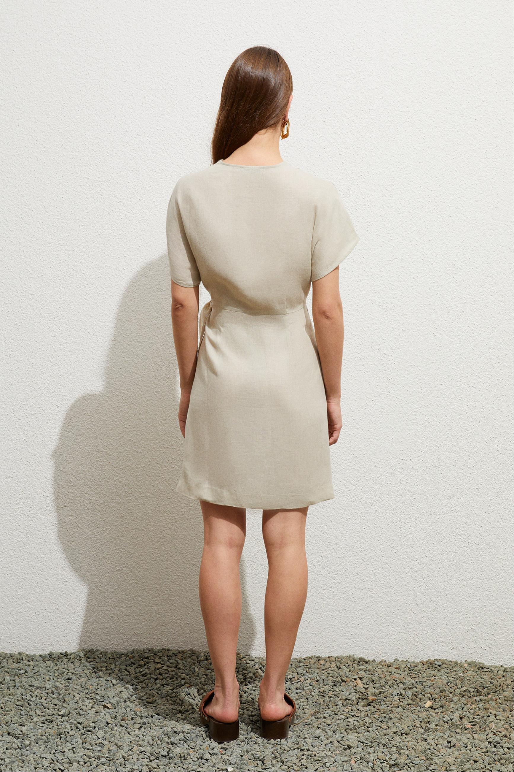 KRUVAZE KESİM MİNİ KETEN ELBİSE