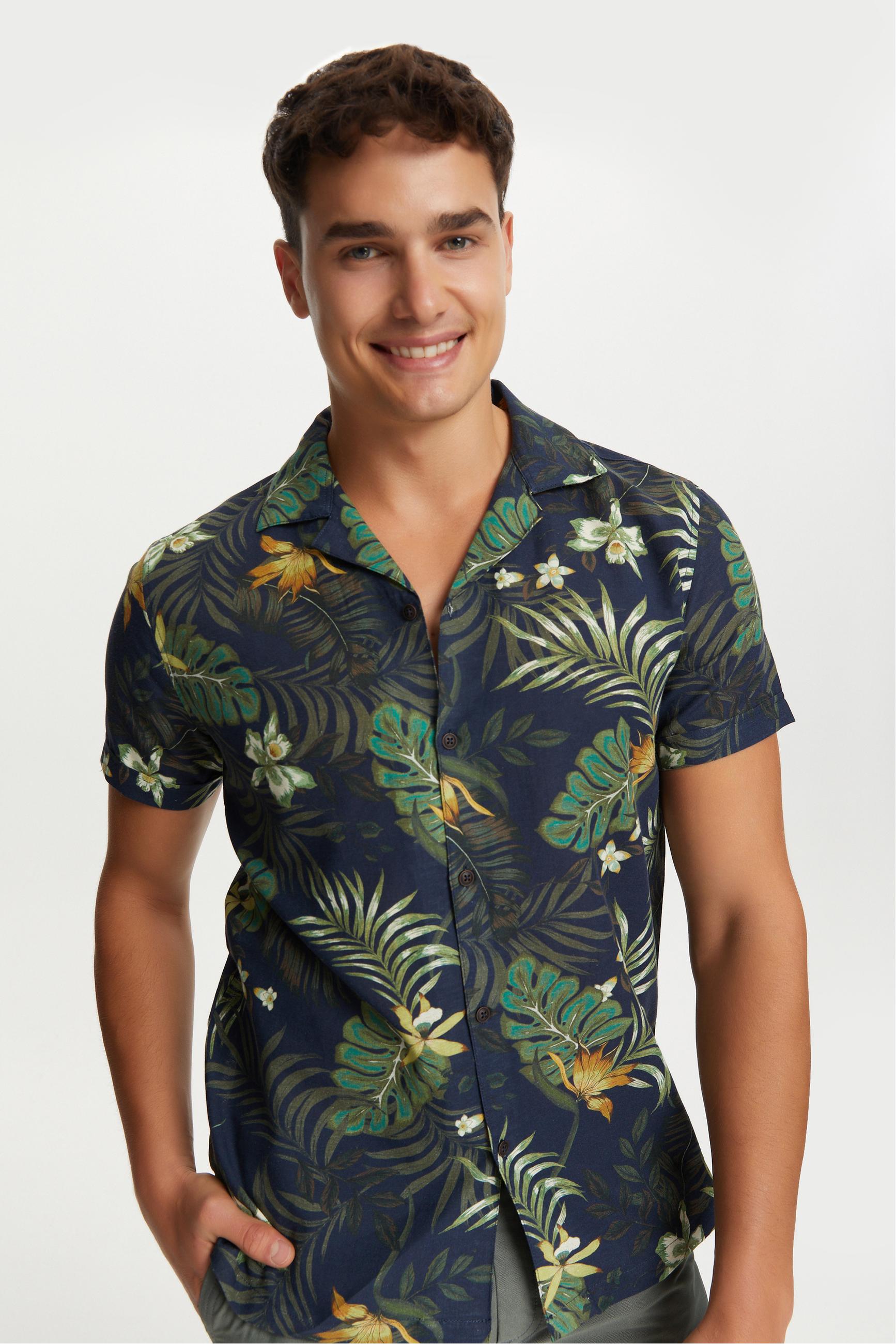 TROPİKAL DESENLİ KISA KOLLU REGULAR FIT GÖMLEK