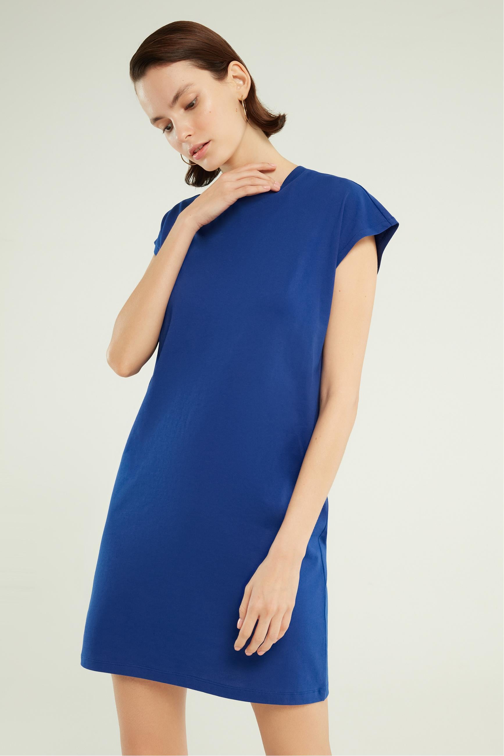 KISA KOLLU DÜZ KESİM MİNİ ELBİSE