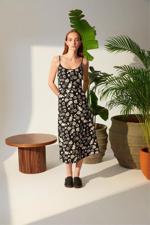  DESENLİ İNCE ASKILI UZUN ELBİSE