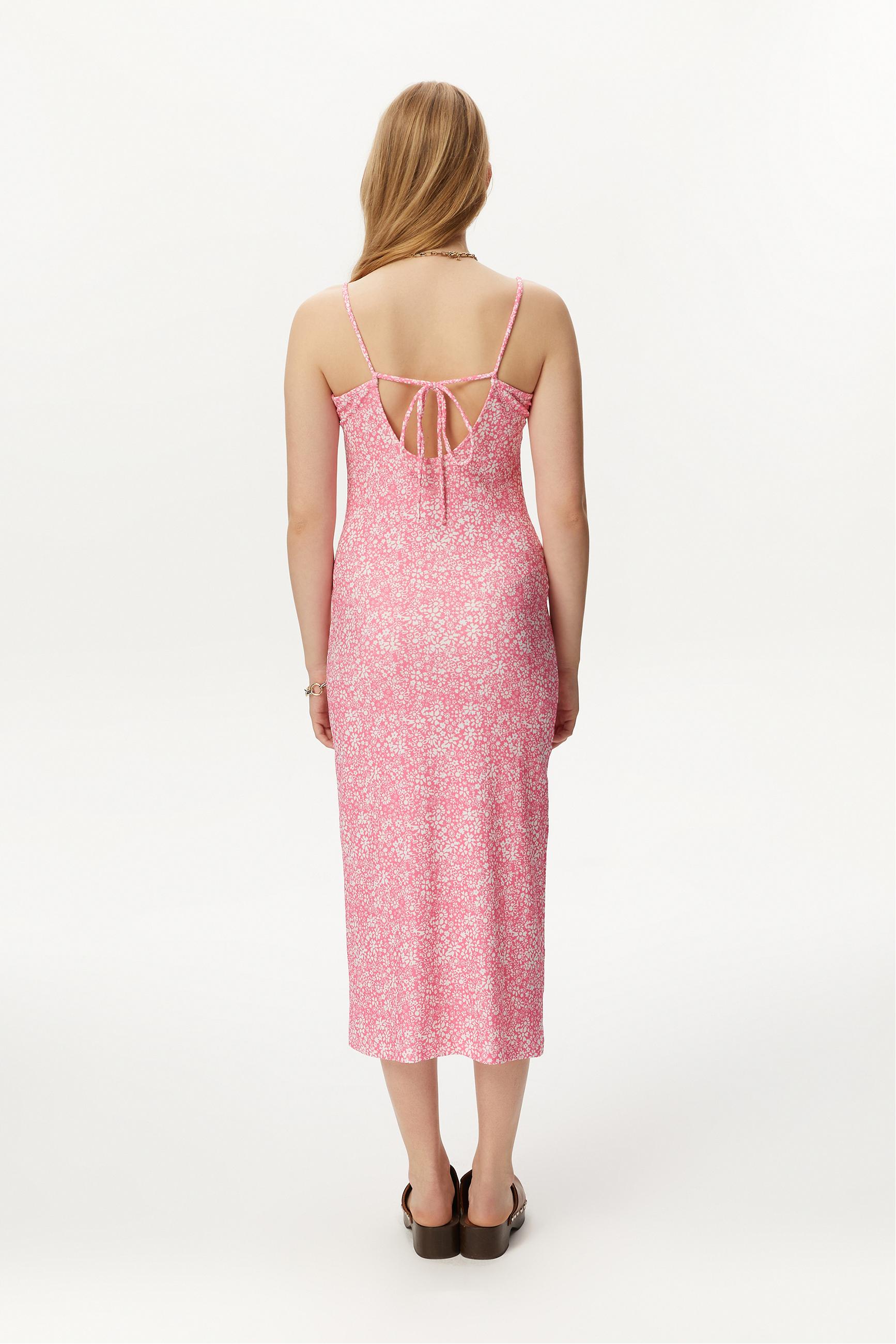 ÇİÇEK DESENLİ YIRTMAÇLI MİDİ ELBİSE