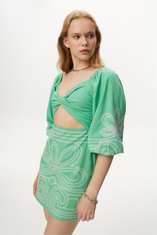  NAKIŞLI BÜZGÜLÜ MİNİ ELBİSE