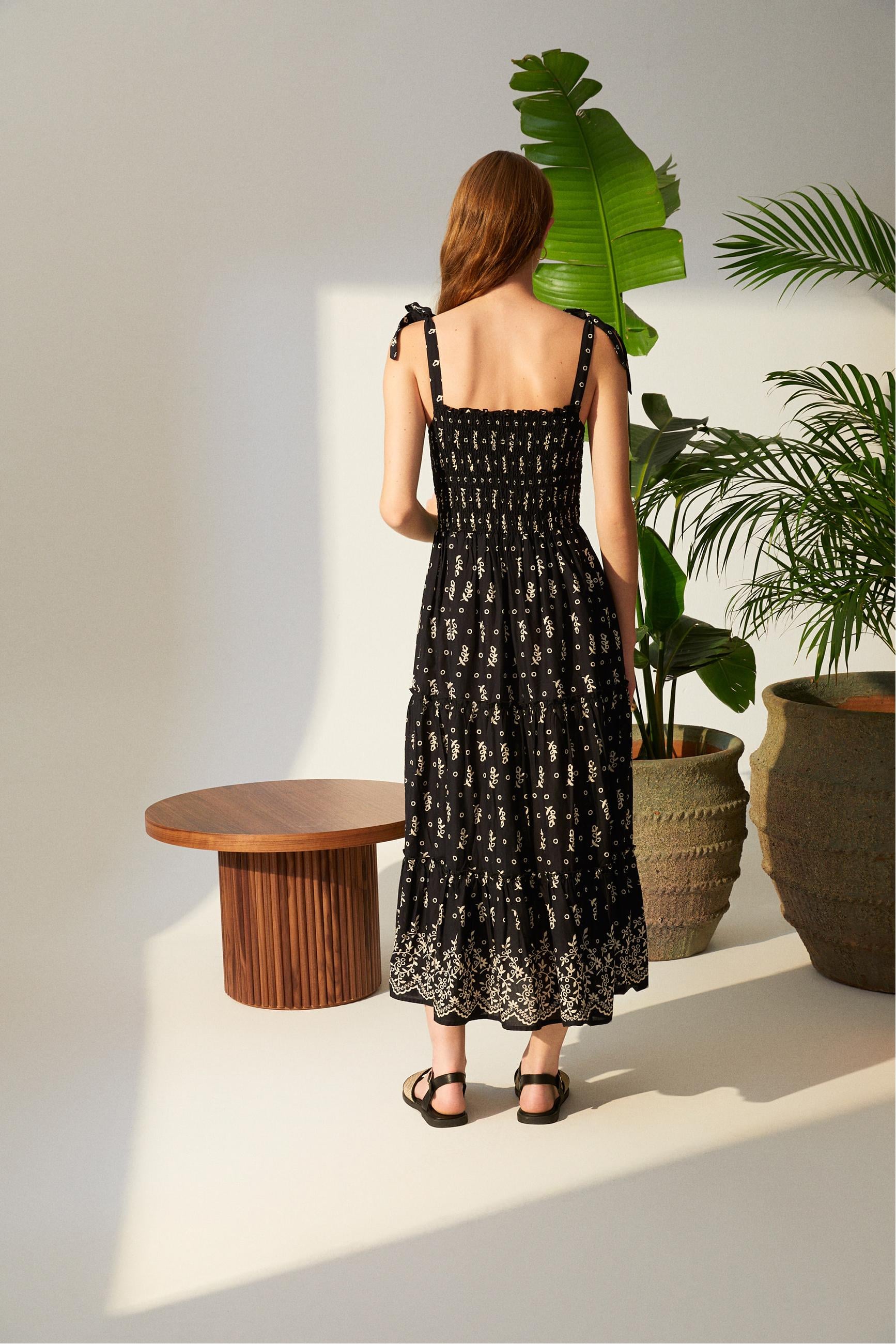 GİPELİ ETNİK DESENLİ UZUN ELBİSE