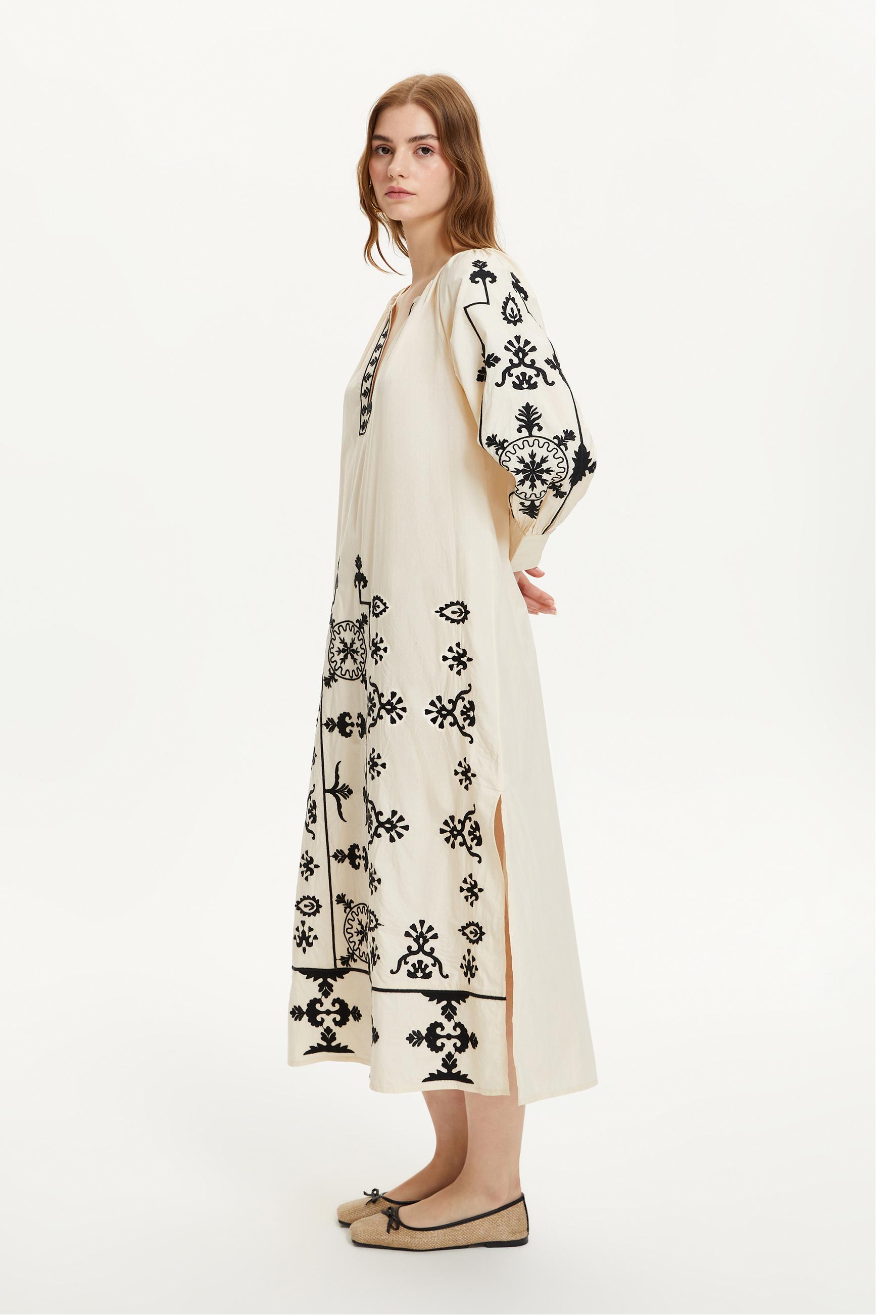 ETNİK NAKIŞLI UZUN PLAJ ELBİSESİ