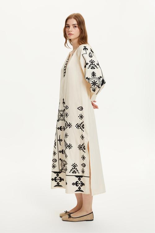  ETNİK NAKIŞLI UZUN PLAJ ELBİSESİ