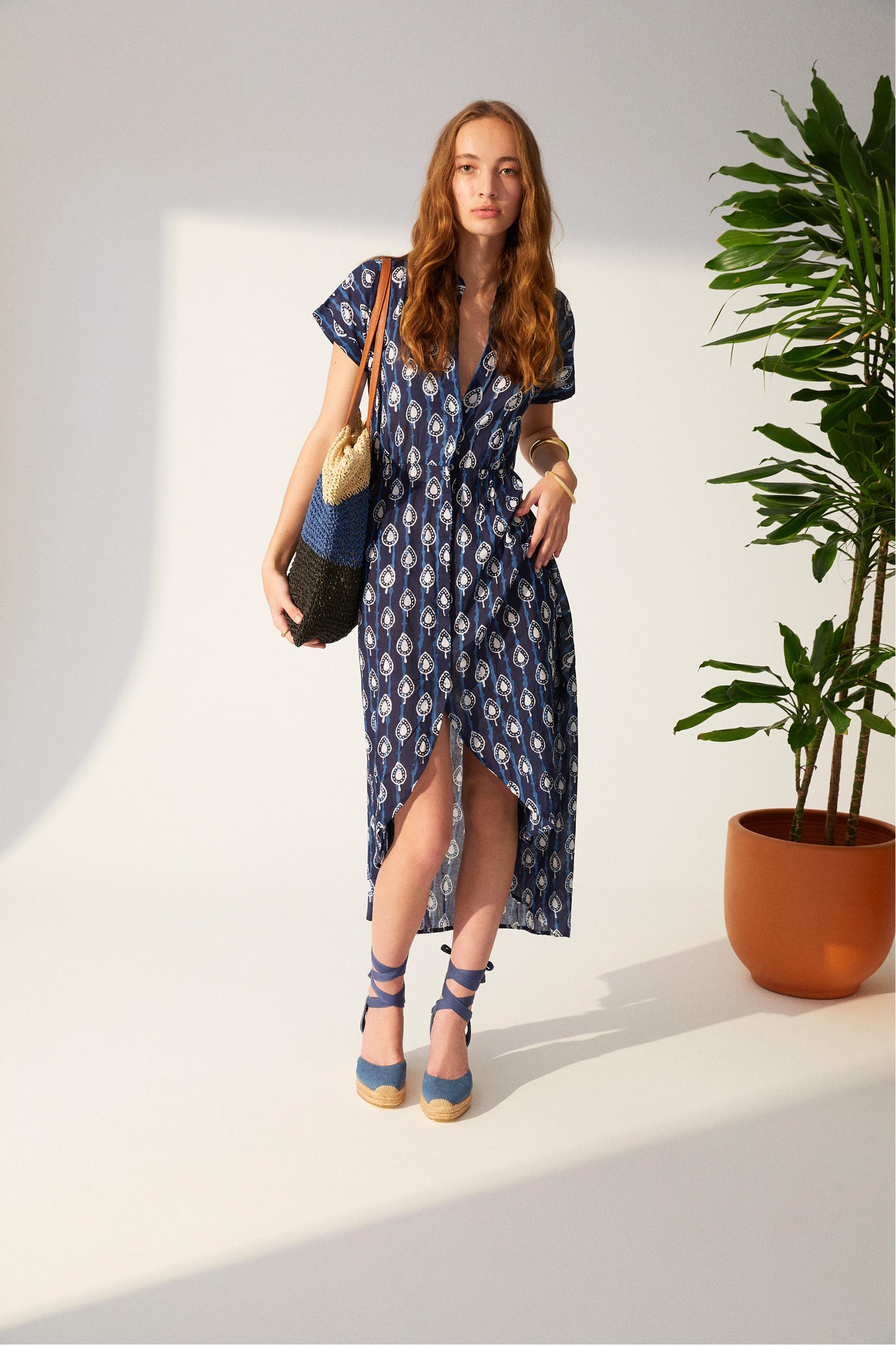 ETNİK DESENLİ KISA KOLLU MİDİ ELBİSE