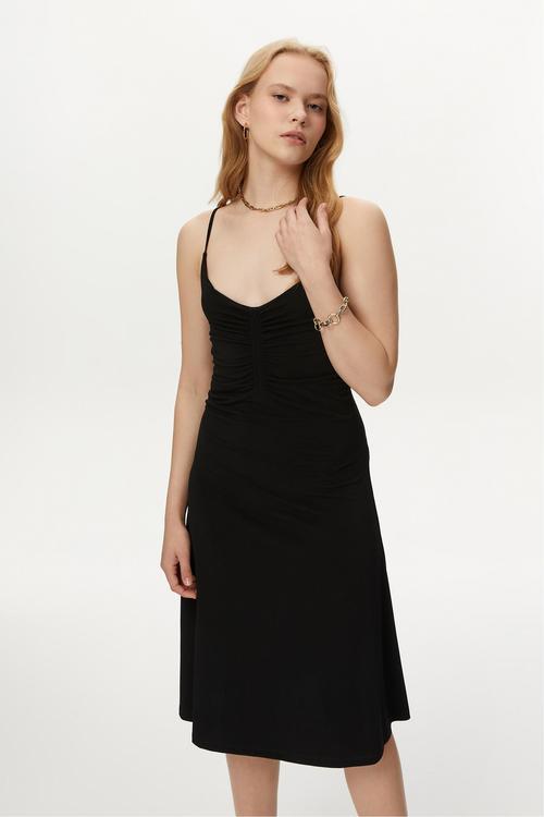  ASKILI DÜZ KESİM MİDİ ELBİSE