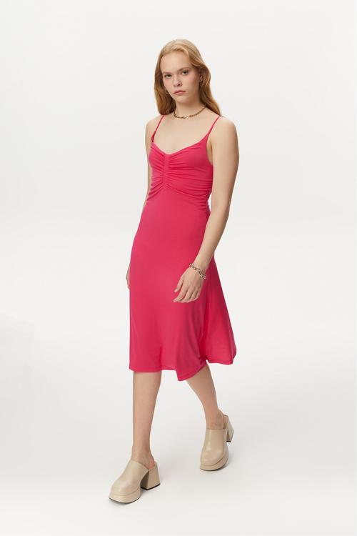  ASKILI DÜZ KESİM MİDİ ELBİSE