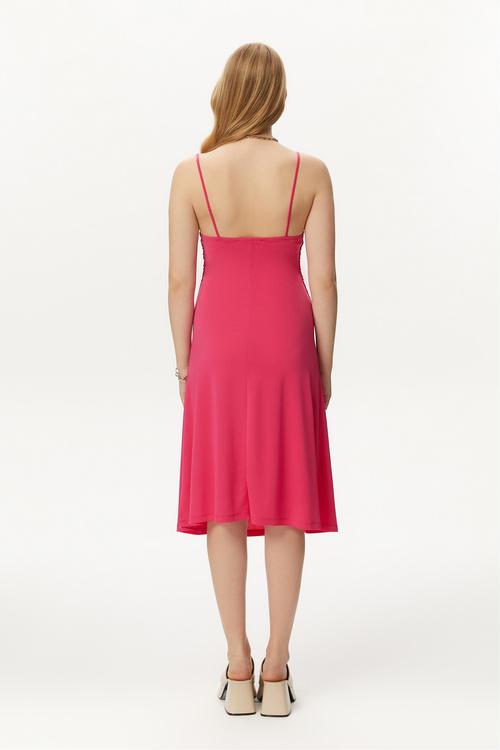  ASKILI DÜZ KESİM MİDİ ELBİSE