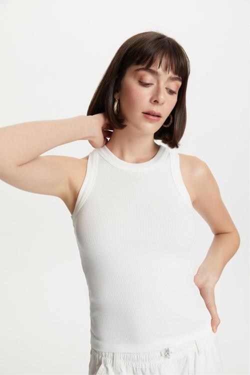  AÇIK YAKA KOLSUZ ATLET