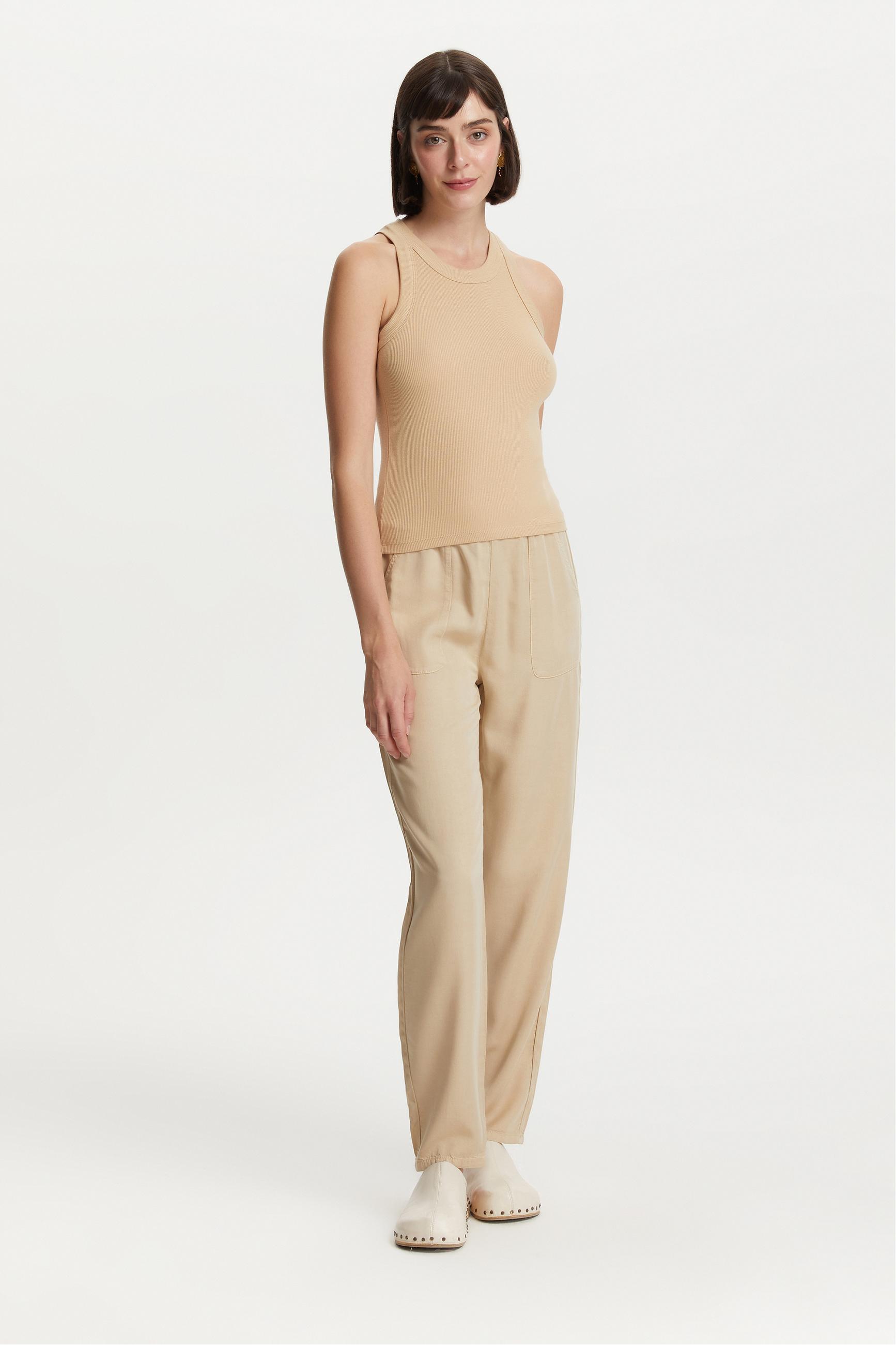 AÇIK YAKA KOLSUZ ATLET