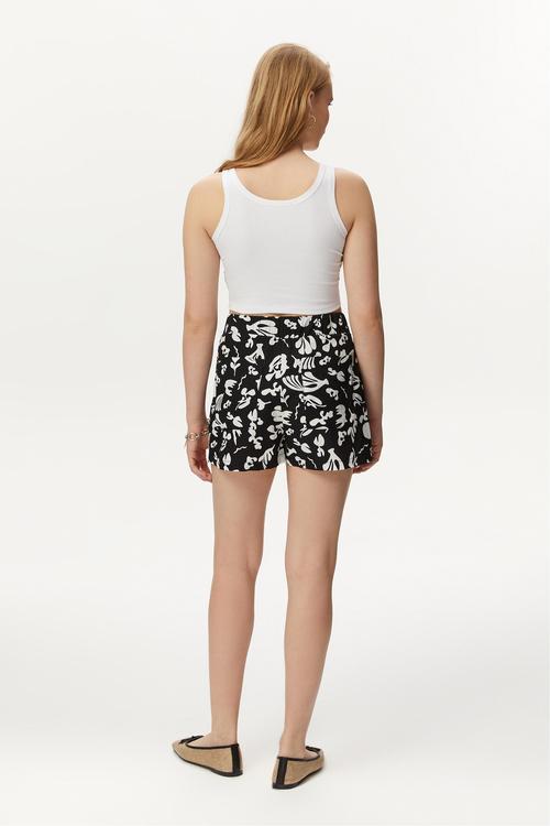  ÇİÇEK DESENLİ MİNİ ŞORT