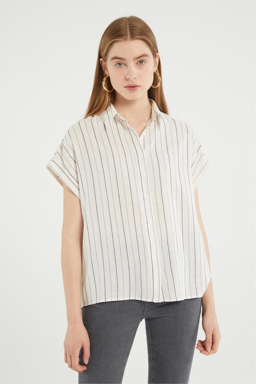  ÇİZGİLİ RAHAT KESİM KISA KOLLU GÖMLEK