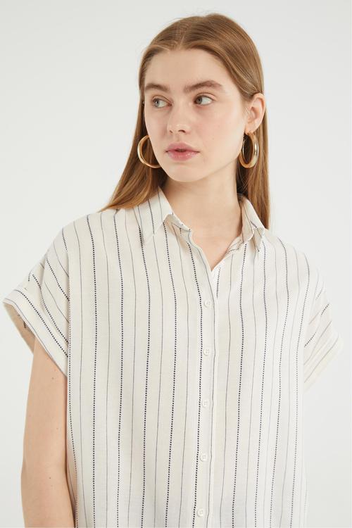  ÇİZGİLİ RAHAT KESİM KISA KOLLU GÖMLEK