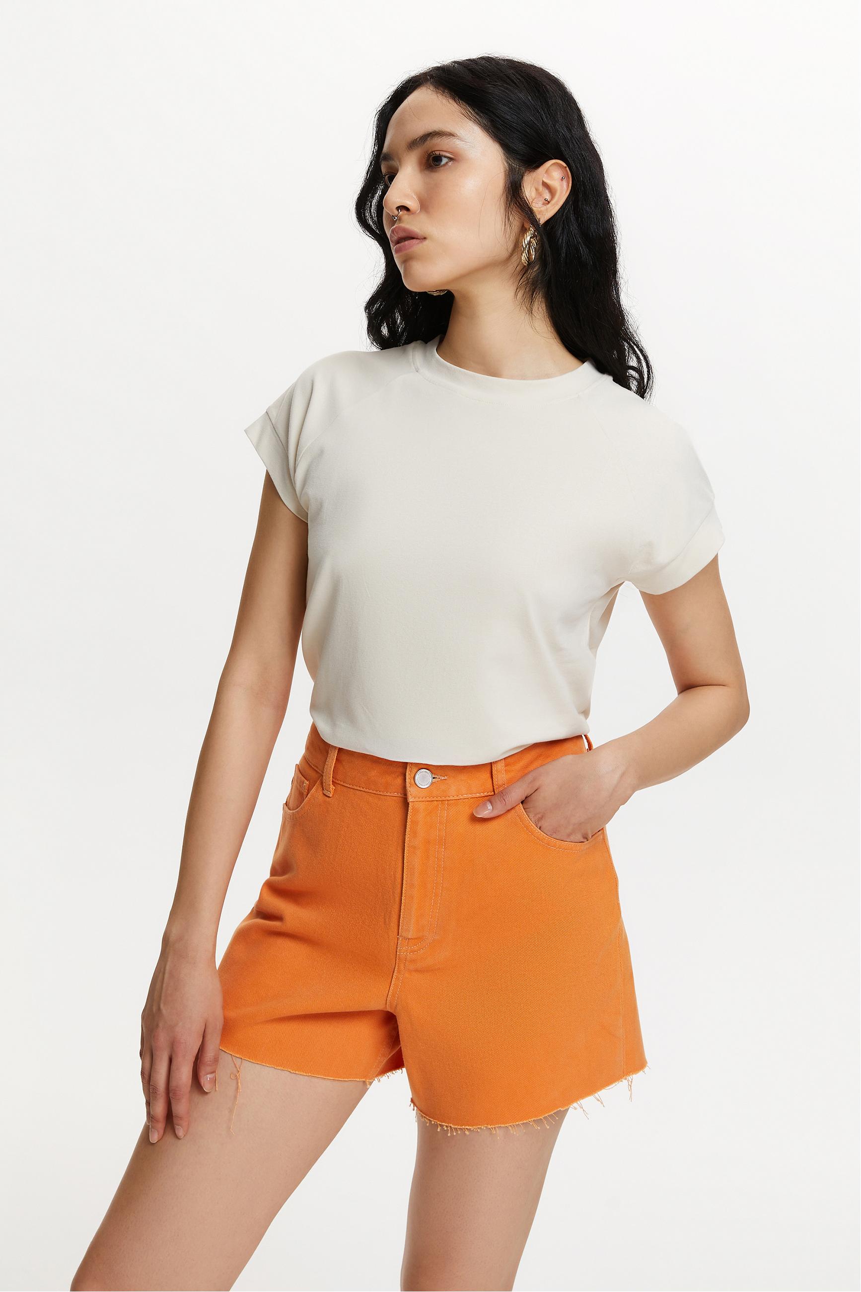 KESİK UÇLU MİNİ ŞORT