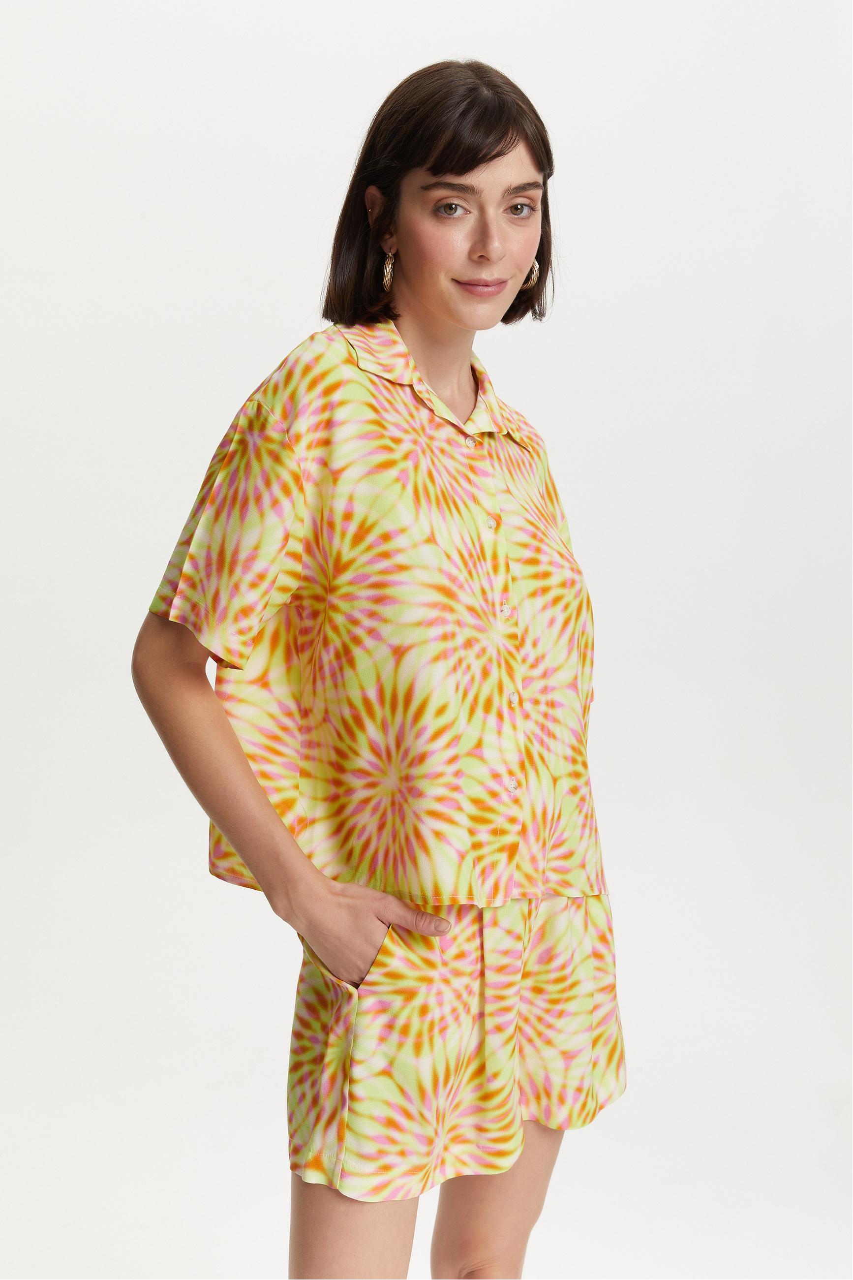 DESENLİ KISA KOLLU VİSKOZ GÖMLEK