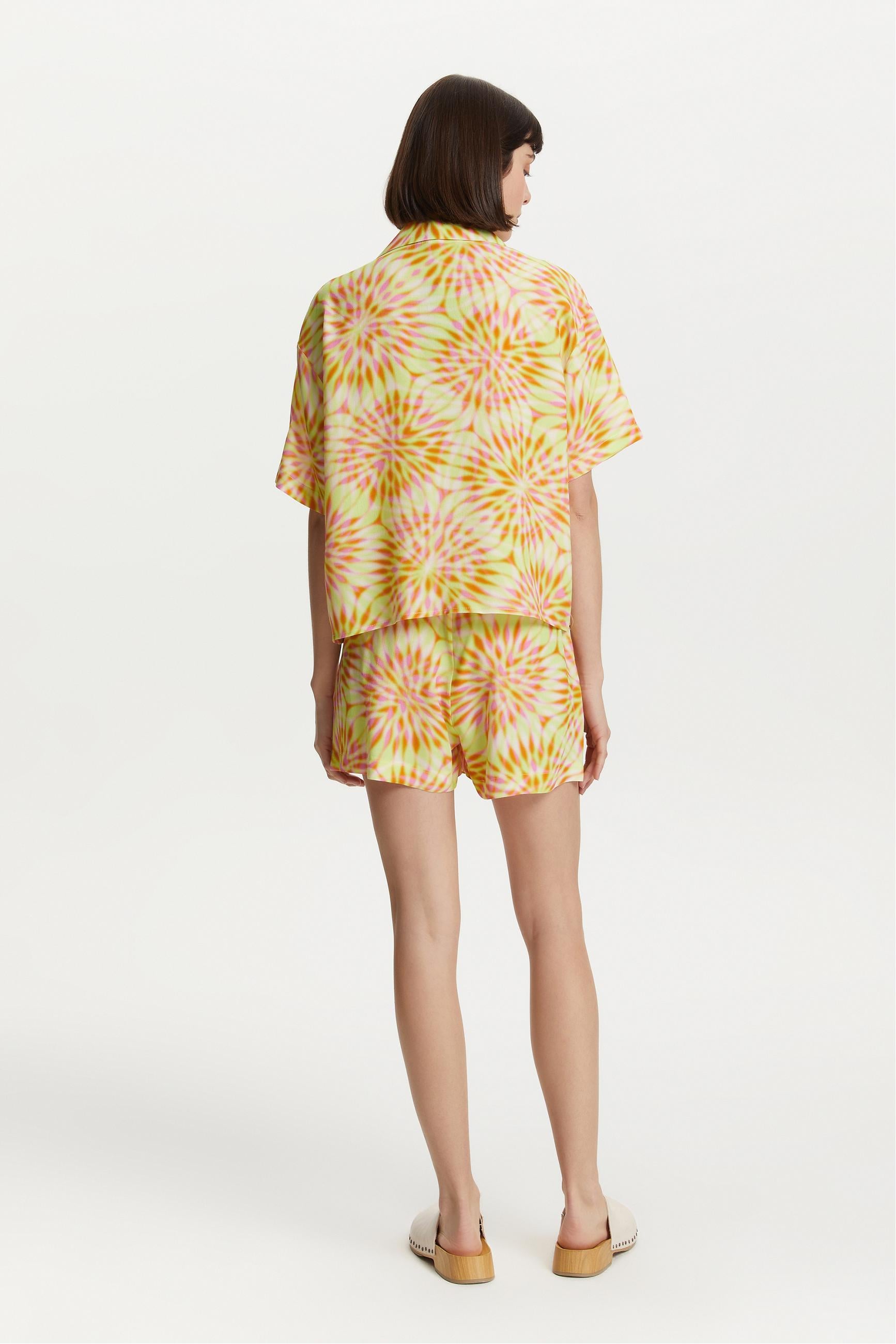 DESENLİ KISA KOLLU VİSKOZ GÖMLEK