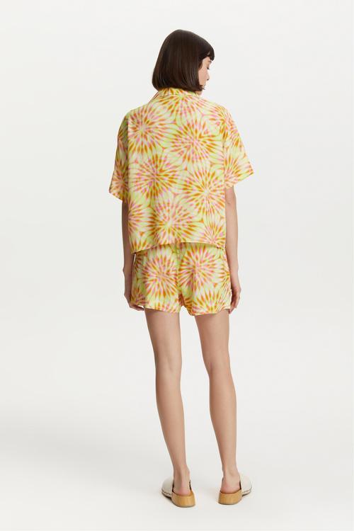  DESENLİ KISA KOLLU VİSKOZ GÖMLEK