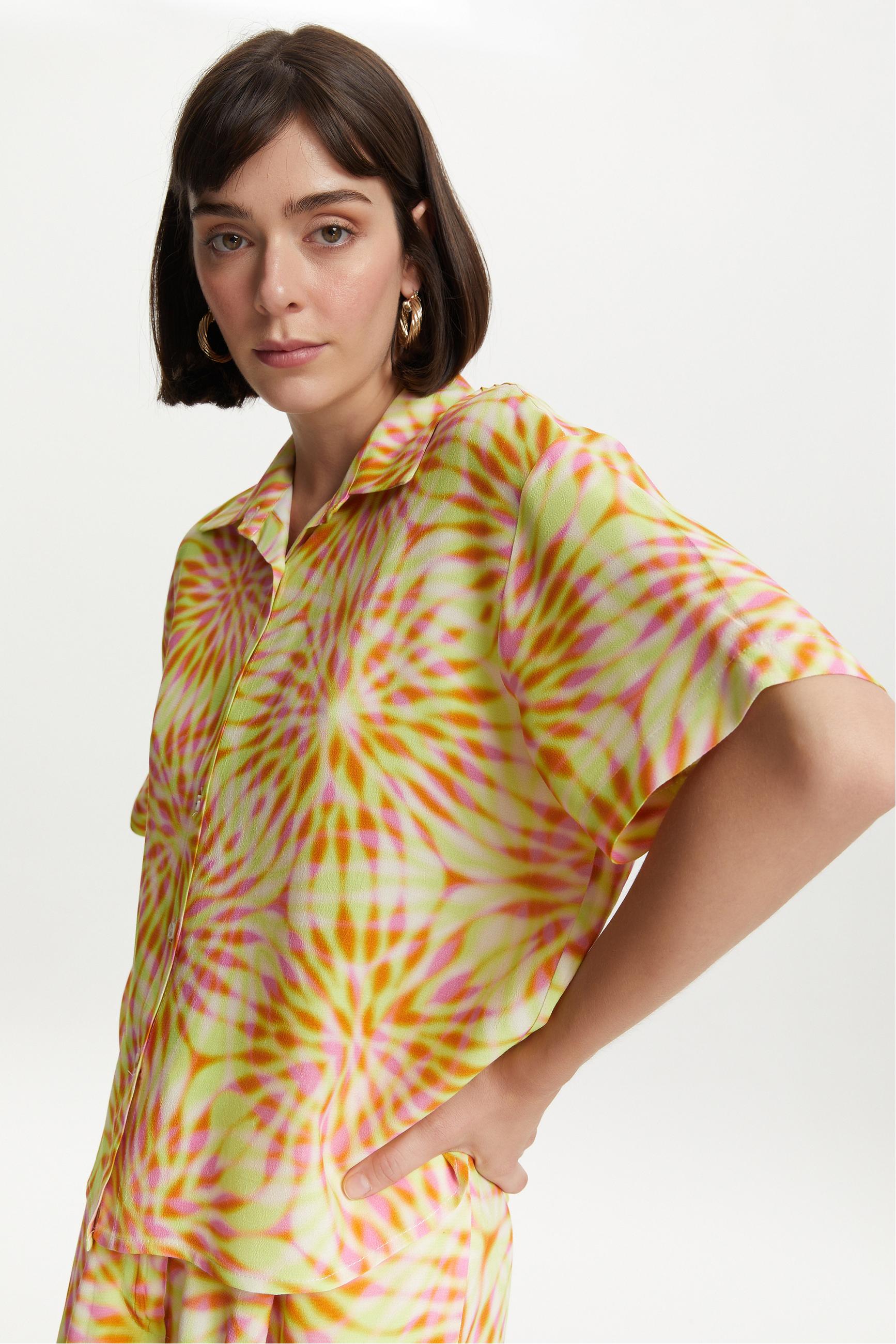 DESENLİ KISA KOLLU VİSKOZ GÖMLEK