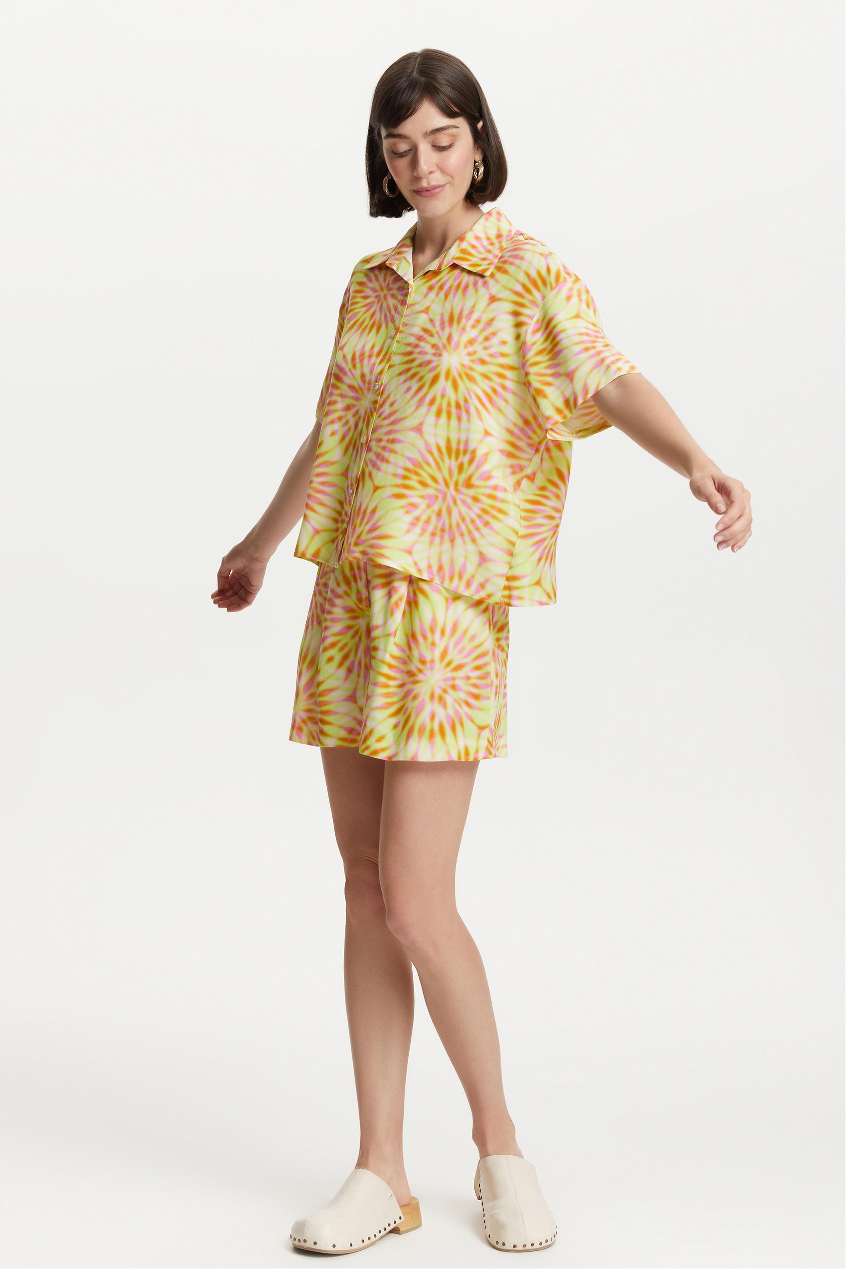 DESENLİ KISA KOLLU VİSKOZ GÖMLEK